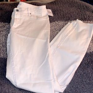 White skinny/straight leg jean